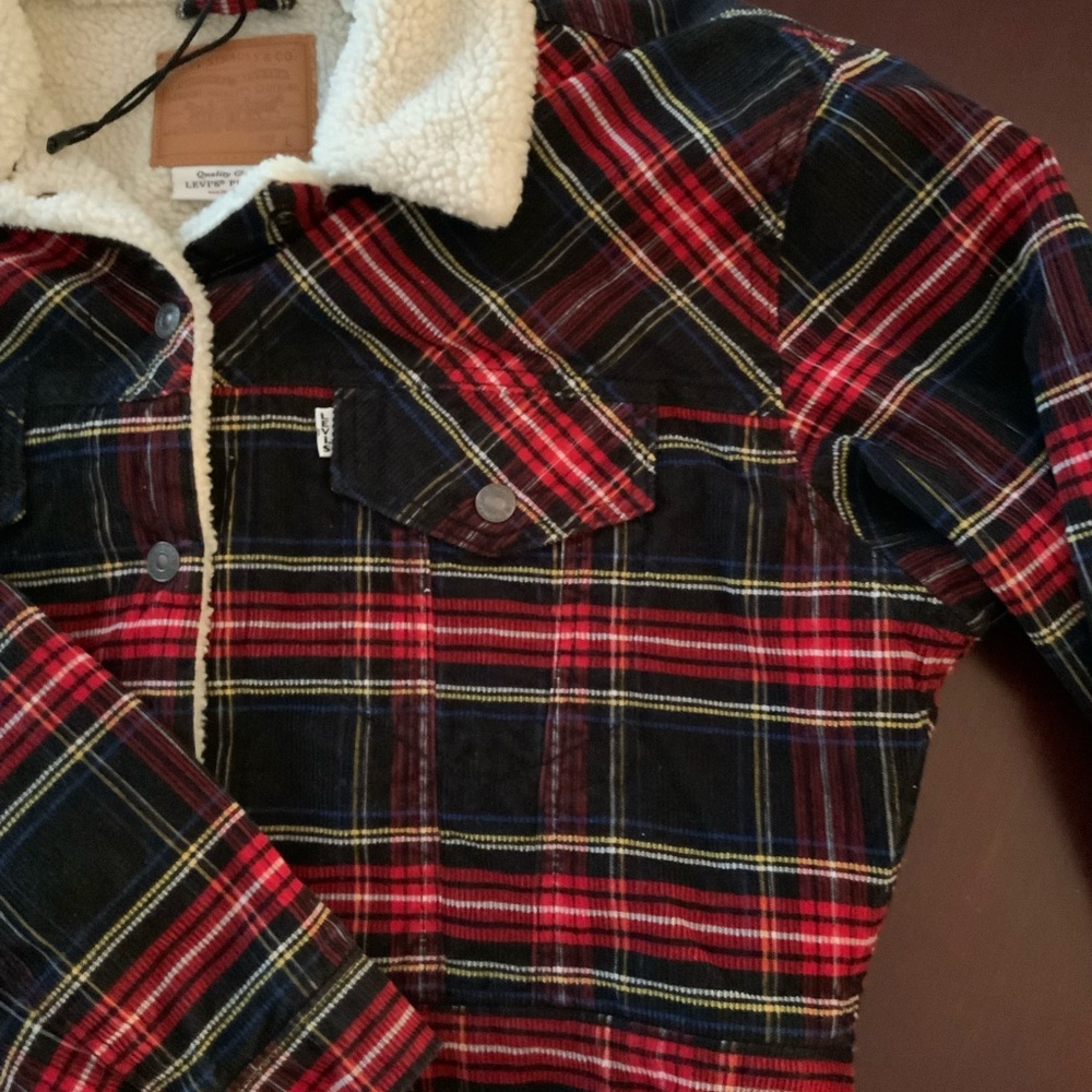 NWOT Levi’s Ladies 90’s Trucker Sherpa jacket - Size Large